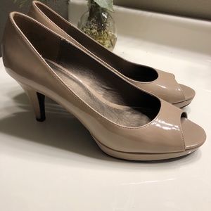 Size 10 bandolinos- look brand new